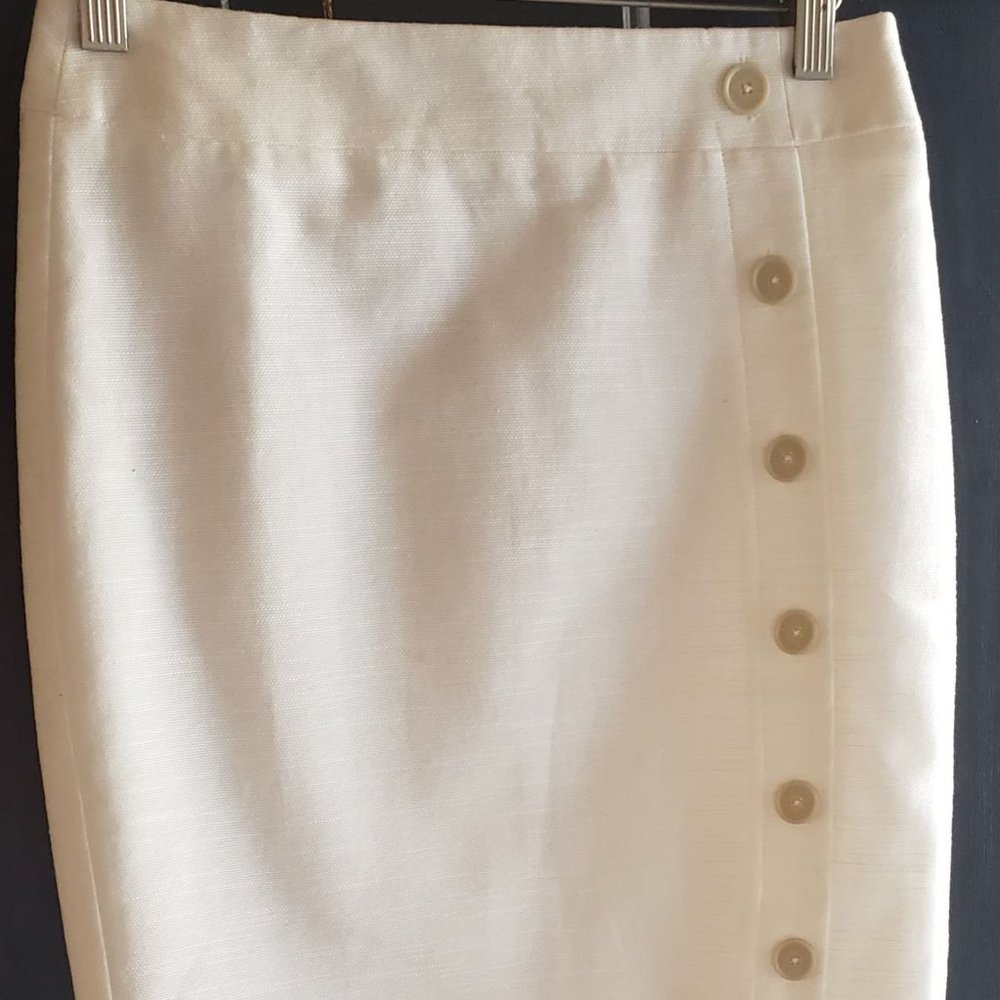 Loft - classic Pencil Skirt with  button details